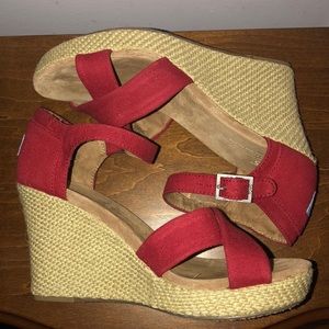 Tom’s red wedges, 8.5